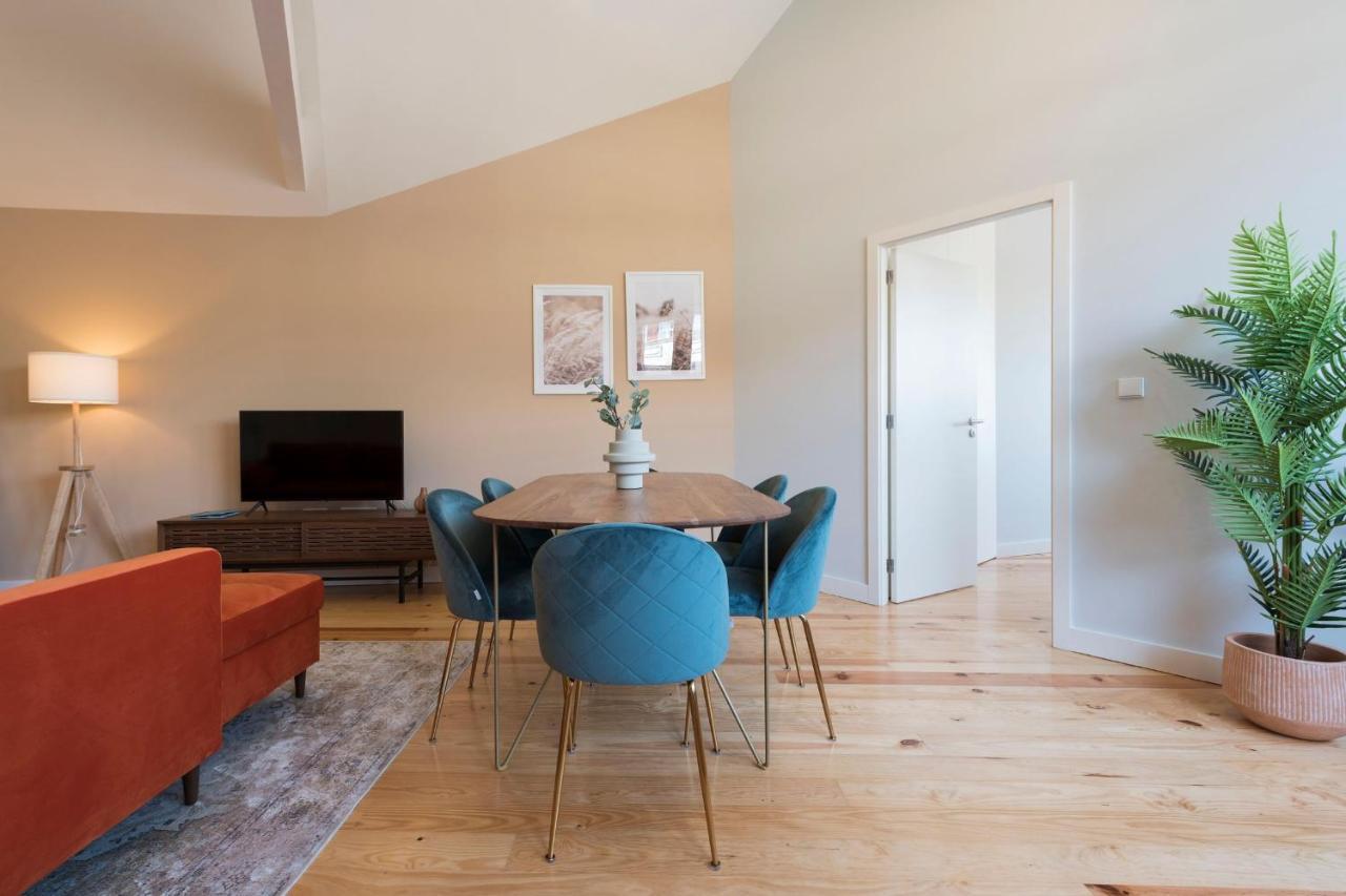 Central Superb Flat W/ Ac & Balcony By Lovelystay Porto Ngoại thất bức ảnh