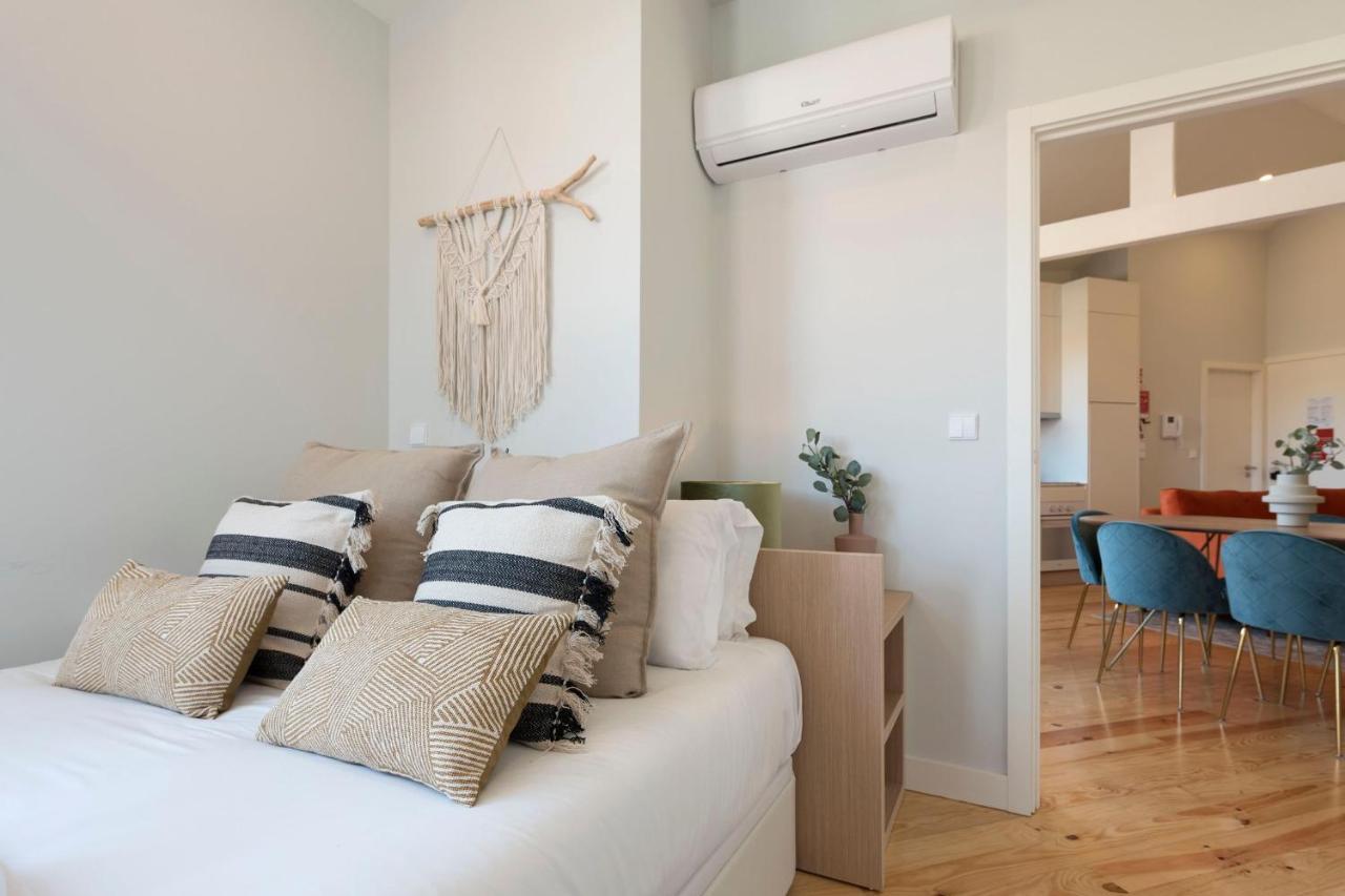 Central Superb Flat W/ Ac & Balcony By Lovelystay Porto Ngoại thất bức ảnh